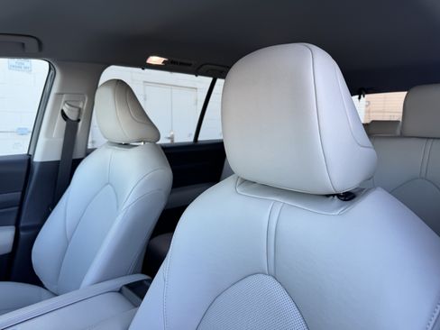 Used 2025 Toyota Grand Highlander XLE image 13