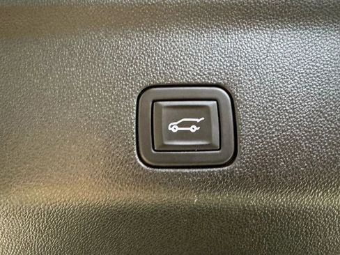 Used 2023 GMC Yukon XL Denali image 33