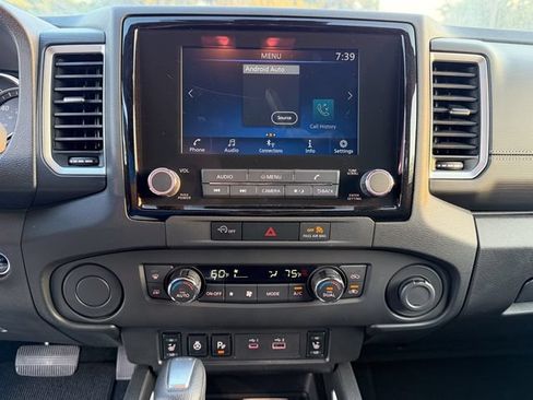 Used 2024 Nissan Frontier SV w/ SV Convenience Package RWD image 14
