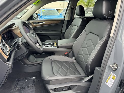 Used 2026 Volkswagen Atlas SE FWD image 14