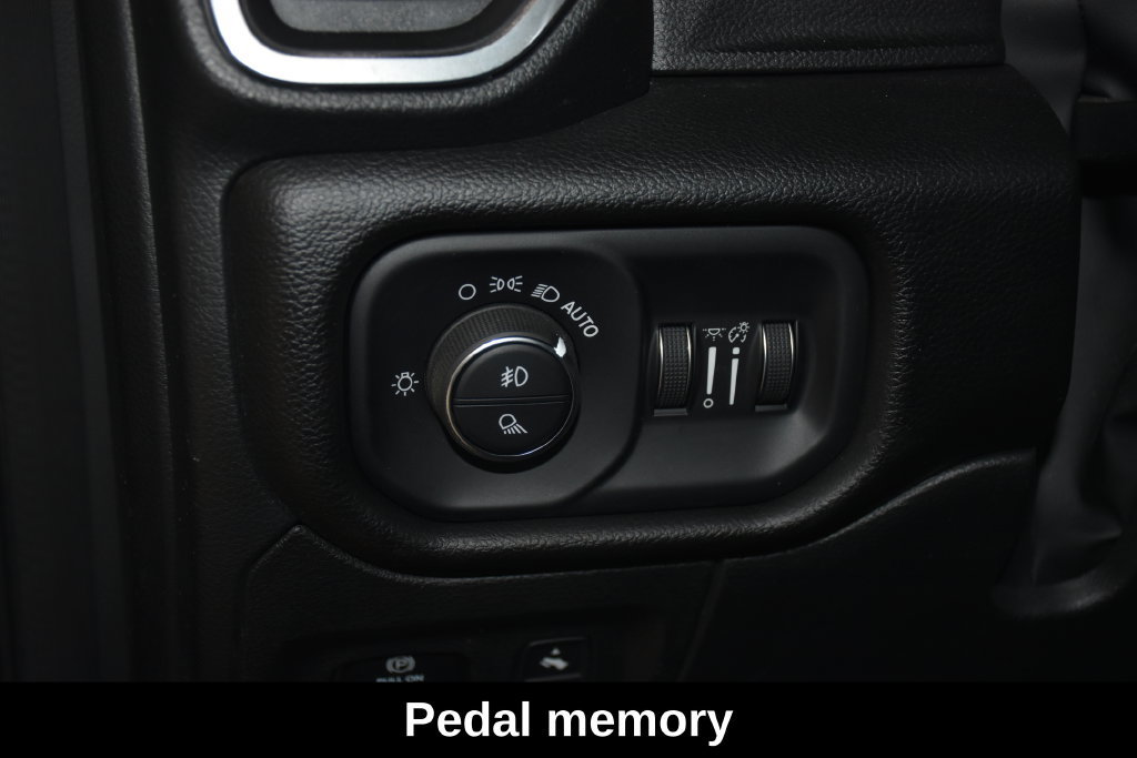 Used 2023 RAM 1500 Laramie AWD/4WD image 15
