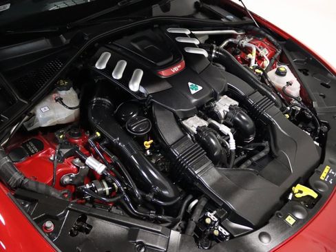 Used 2018 Alfa Romeo Giulia Quadrifoglio w/ Driver Assist Dynamic Package image 83