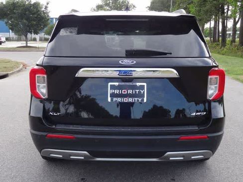 Used 2024 Ford Explorer XLT w/ Equipment Group 202A AWD/4WD image 3