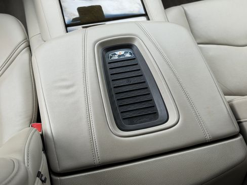 Used 2018 Cadillac Escalade ESV Premium Luxury image 16