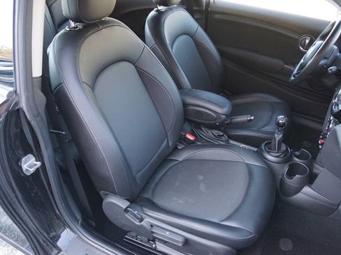 Used 2017 MINI Cooper 2-Door Hardtop image 28