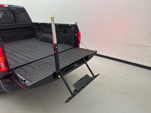 Used 2018 Ford F150 Platinum w/ Equipment Group 701A Luxury image 12