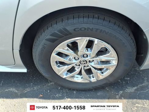 Used 2023 Toyota Sienna XLE w/ XLE Plus Package AWD/4WD image 10