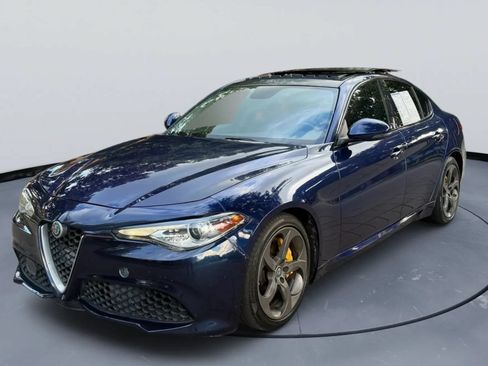 Used 2019 Alfa Romeo Giulia RWD image 2