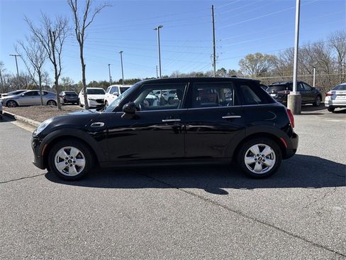 Used 2017 MINI Cooper 4-Door Hardtop image 4