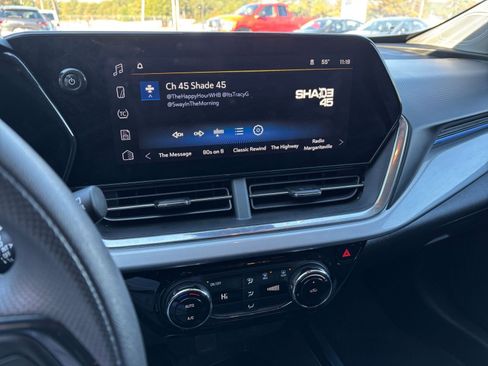 Used 2025 Chevrolet Trax LT image 21