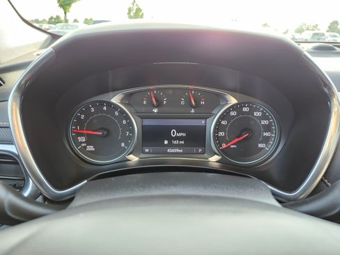 Used 2023 Chevrolet Equinox Premier FWD image 29