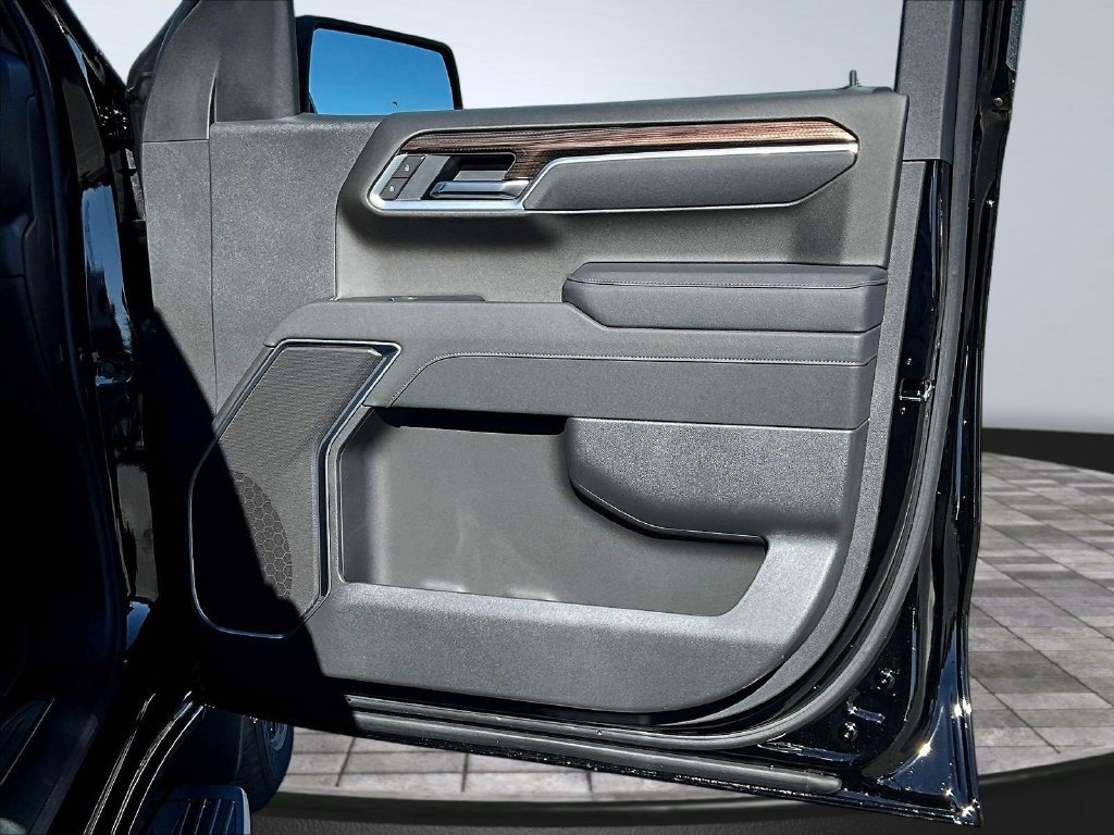 New 2026 Chevrolet Silverado 1500 RST w/ LPO, Dark Essentials Package AWD/4WD image 31