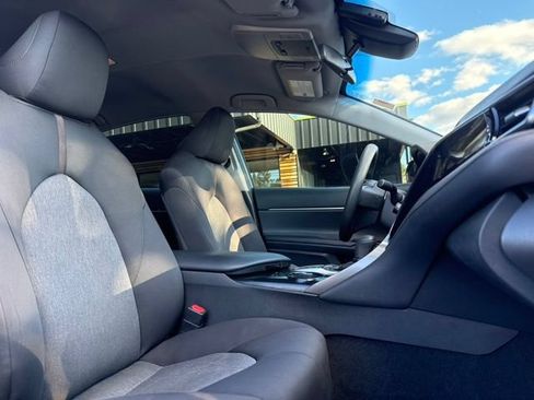 Used 2018 Toyota Camry LE FWD image 10