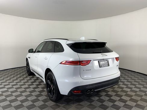 Used 2017 Jaguar F-PACE R-Sport image 7