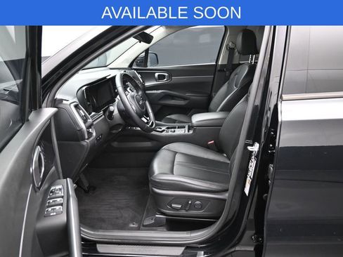Used 2023 Kia Sorento S w/ Panoramic Sunroof Package FWD image 9