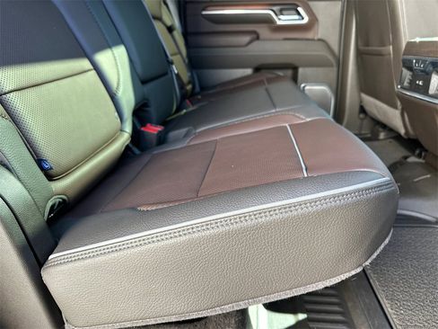 Used 2025 GMC Sierra 2500 Denali w/ Denali Reserve Package image 16