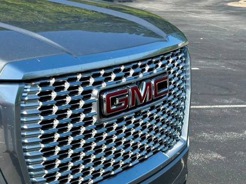 Used 2023 GMC Yukon XL Denali AWD/4WD image 14