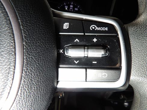 Used 2023 Kia Sorento LX FWD image 24