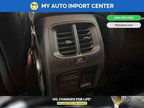 Used 2019 Jeep Cherokee Latitude Plus w/ Comfort/Convenience Group image 28