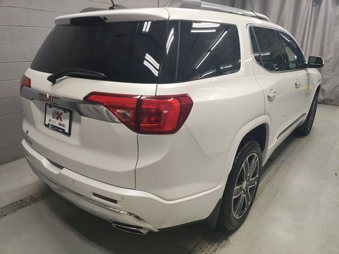 Used 2019 GMC Acadia Denali image 2