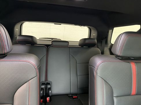 Used 2026 Chevrolet Traverse RS FWD image 32