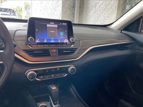 Used 2025 Nissan Altima 2.5 SV FWD image 10