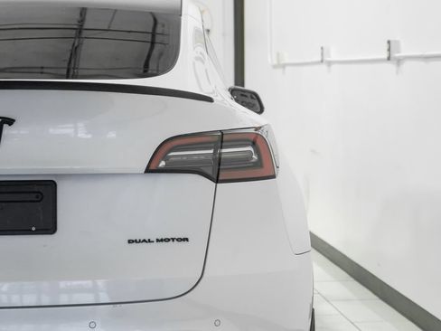 Used 2021 Tesla Model Y Long Range AWD/4WD image 59