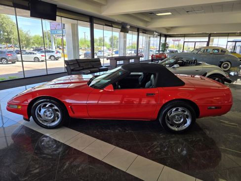 Used 1996 Chevrolet Corvette Convertible image 2