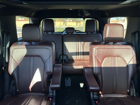 Used 2023 Ford Expedition Limited image 19