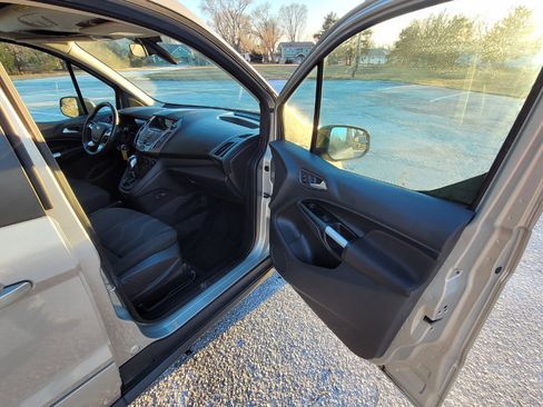 Used 2016 Ford Transit Connect XLT image 13