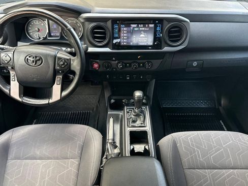 Used 2019 Toyota Tacoma TRD Off-Road w/ Technology Package AWD/4WD image 15