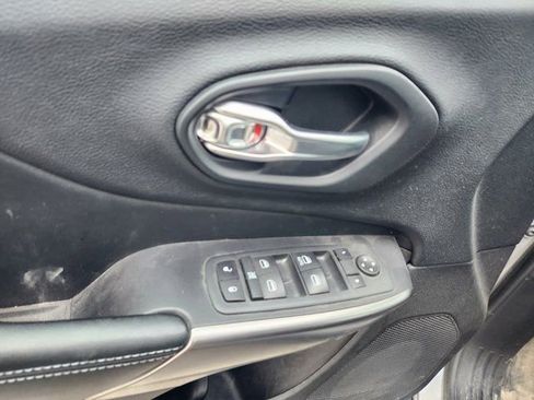 Used 2020 Jeep Cherokee Latitude w/ Quick Order Package 26F North image 8