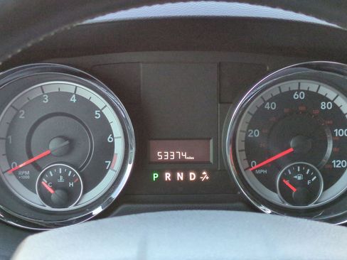 Used 2017 Dodge Grand Caravan SXT image 35