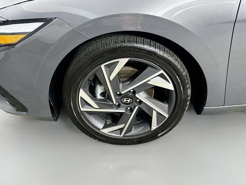 Used 2025 Hyundai Elantra SEL FWD image 8