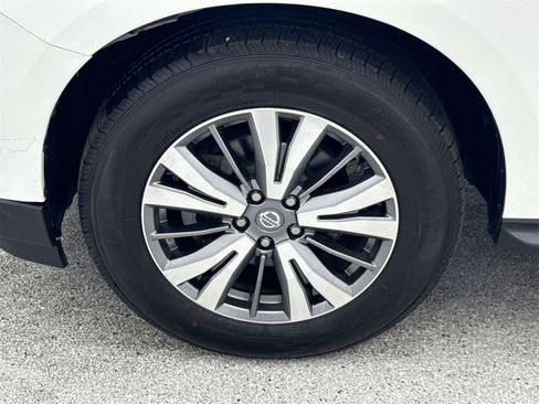 Used 2020 Nissan Pathfinder SV image 41