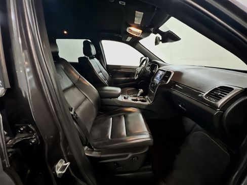 Used 2018 Jeep Grand Cherokee Overland AWD/4WD image 23