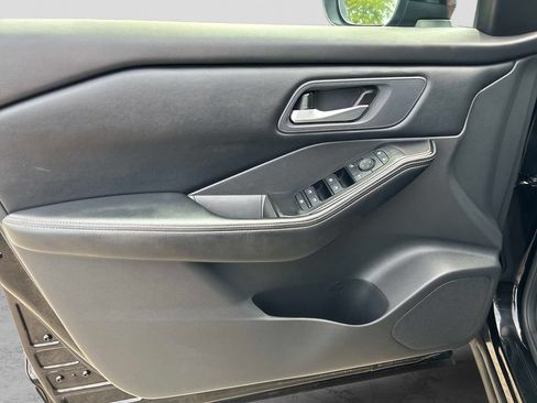 Used 2025 Nissan Rogue SV AWD/4WD image 20