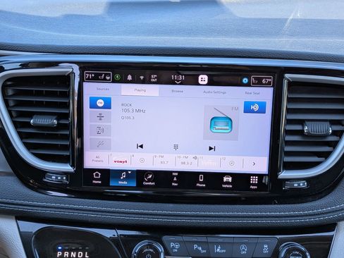 Used 2022 Chrysler Pacifica Touring-L w/ Uconnect Theater Family Group image 10