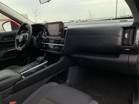 Used 2024 Nissan Pathfinder SV image 32