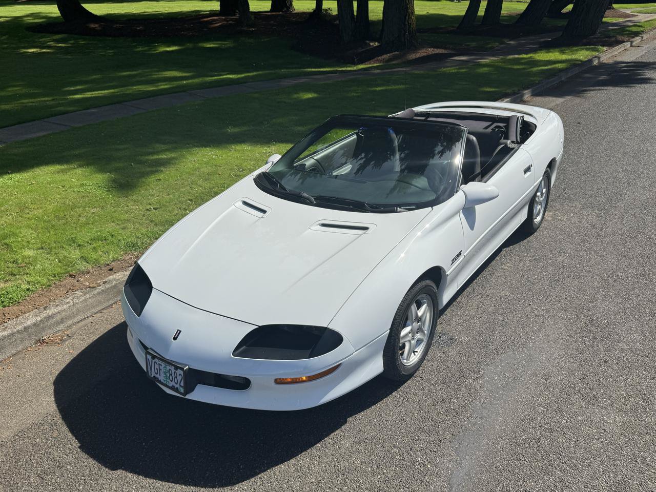 Used 1997 Chevrolet Camaro Z28 w/ Preferred Equipment Group 2 RWD image 17