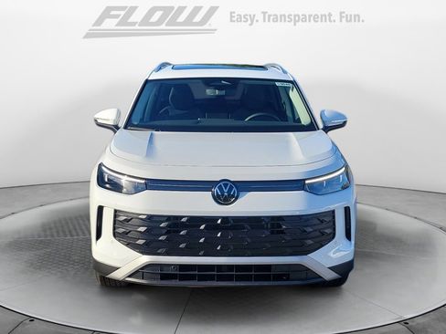 New 2026 Volkswagen Tiguan SE image 2