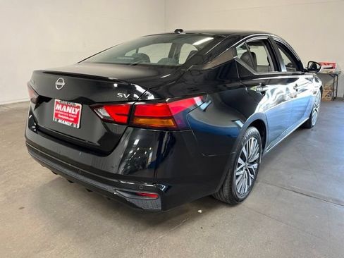 Used 2023 Nissan Altima 2.5 SV FWD image 3