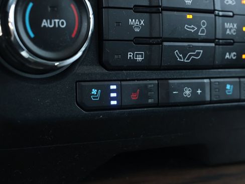 Used 2019 Ford F150 Lariat AWD/4WD image 4