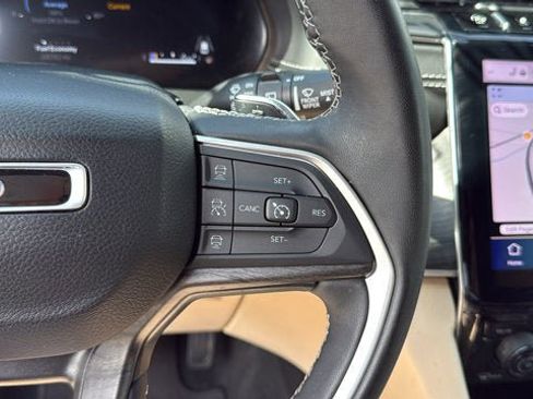 Certified 2024 Jeep Grand Cherokee Limited w/ Black Appearance Package image 17