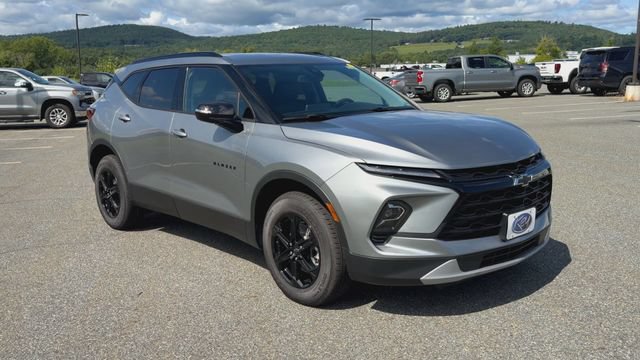 New 2026 Chevrolet Blazer LT w/ Midnight/Sport Edition AWD/4WD image 2