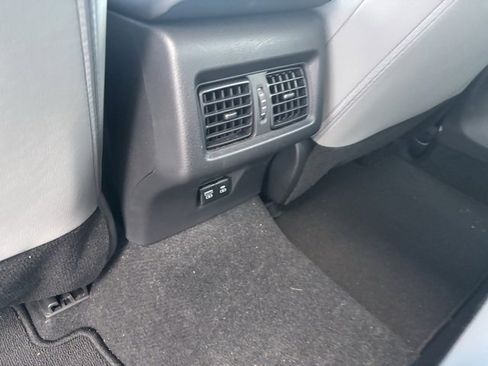 Used 2025 Toyota Camry SE image 29