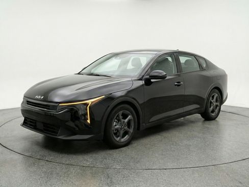 Used 2025 Kia K4 LXS FWD image 3