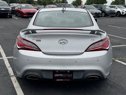 Used 2016 Hyundai Genesis Coupe 3.8 RWD image 11