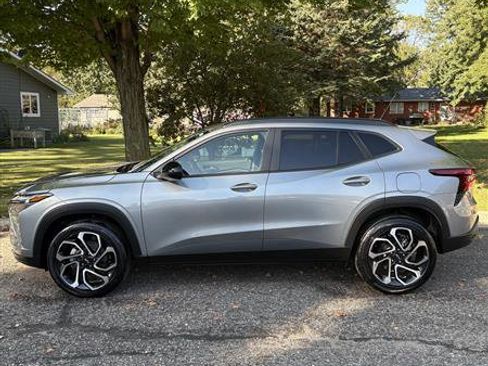 Used 2024 Chevrolet Trax RS w/ Sunroof Package image 3