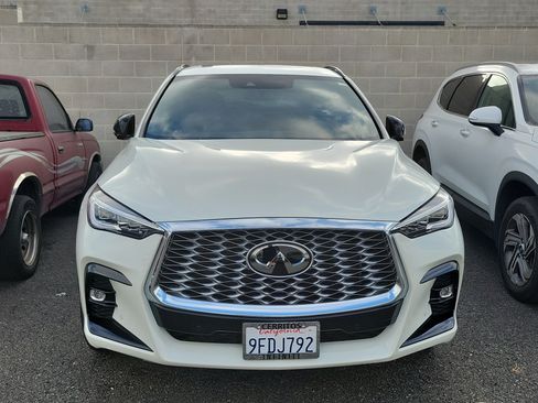 Used 2023 INFINITI QX55 Essential AWD/4WD image 2